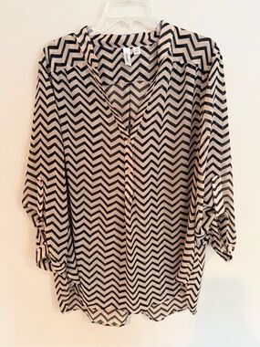 Tacera Chevron Button-Front Blouse - Black and Cream